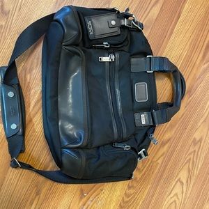 Tumi organizer bag black. Never used and like new.